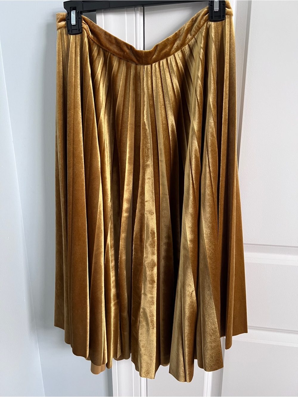 Gianni Bini Gold Velvet Pleated Skirt